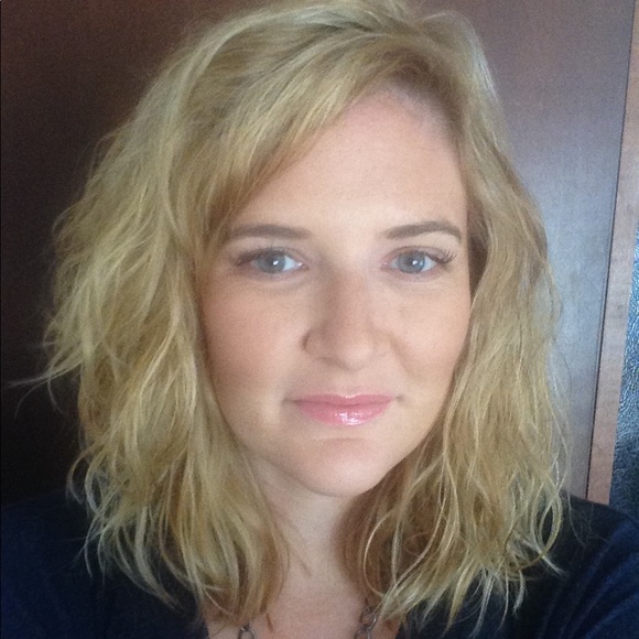 Meet your Posher, Lindsay - Picture 2 of 2